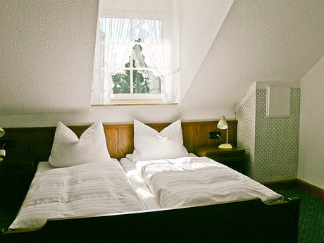 schönes Doppelbett unterm Dach schönes Doppelbett unterm Dach